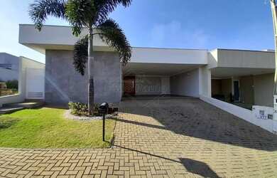 Imagem: A casa em condomínio possui 3 Dormitórios, 1 Vaga na garagem