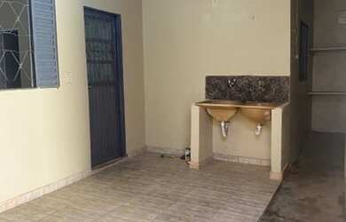 Imagem 2: Aluga-se casa na M Norte. 3 Vagas na garageme4 Dormitórios