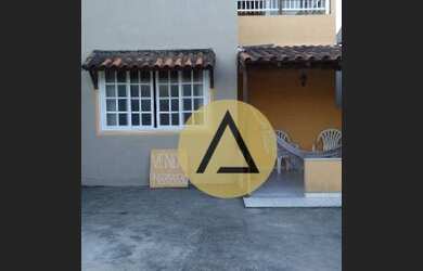 Imagem: A casa possui 3 Dormitórios, 1 Banheiro, 2 Vagas na garagem