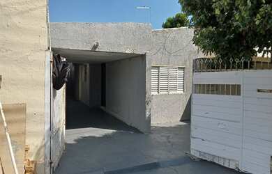 Imagem: A casa possui 2 Dormitórios, 1 Banheiro, 1 Vaga na garagem