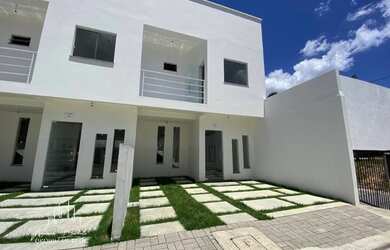 Imagem: A casa possui 3 Dormitórios, 3 Banheiros, 2 Vagas na garagem