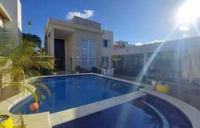 Imagem: A casa em condomínio possui 5 Dormitórios, 5 Banheiros, 2