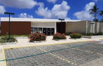 Imagem: O terreno possui 450m² de Área e está localizado em Eusébio