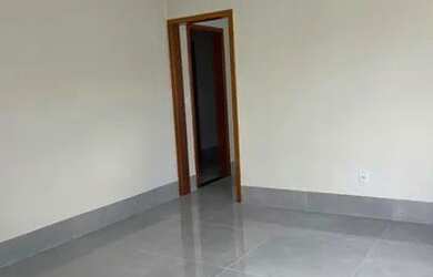 Imagem: A casa possui 3 Dormitórios, 1 Banheiro, 3 Vagas na garagem