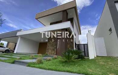 Imagem: A casa em condomínio possui 3 Dormitórios, 4 Banheiros, 2