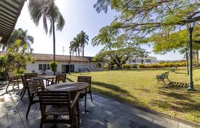 Imagem: A casa em condomínio possui 5 Dormitórios, 1 Banheiro, 5 Vagas