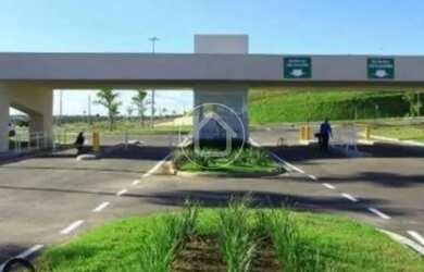 Imagem: A casa possui 5 Dormitórios, 5 Banheiros, 4 Vagas na garagem