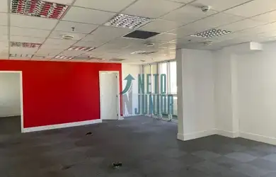 Imagem: O depósito possui 4 Vagas na garagem, 250m² de Área e está