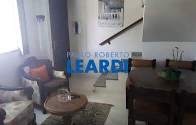 Imagem: A casa possui 3 Dormitórios, 1 Banheiro, 2 Vagas na garagem