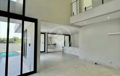 Imagem: A casa em condomínio possui 5 Dormitórios, 1 Banheiro, 4 Vagas