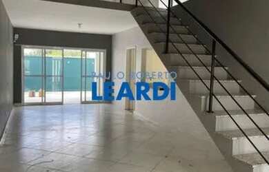 Imagem: A casa em condomínio possui 4 Dormitórios, 5 Banheiros, 4