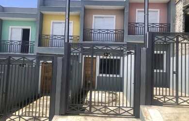 Imagem: A casa possui 2 Dormitórios, 2 Banheiros, 1 Vaga na garagem