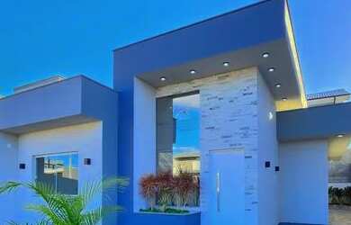 Imagem: A casa possui 3 Dormitórios, 2 Banheiros, 2 Vagas na garagem