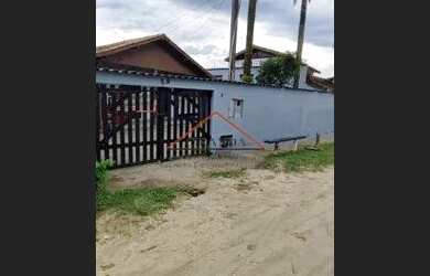 Imagem: A casa possui 2 Dormitórios, 2 Banheiros, 5 Vagas na garagem