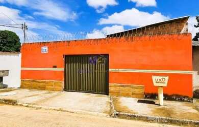 Imagem: A casa possui 2 Dormitórios, 2 Banheiros, 2 Vagas na garagem