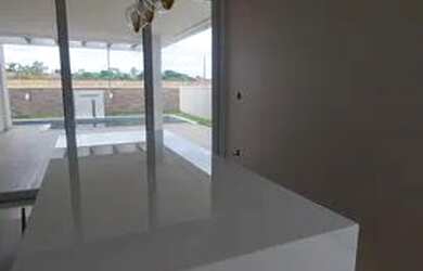 Imagem: A casa possui 3 Dormitórios, 5 Banheiros, 2 Vagas na garagem