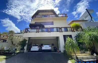 Imagem: A casa em condomínio possui 4 Dormitórios, 5 Banheiros, 2