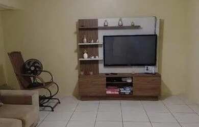 Imagem: A casa possui 3 Dormitórios, 2 Banheiros, 1 Vaga na garagem