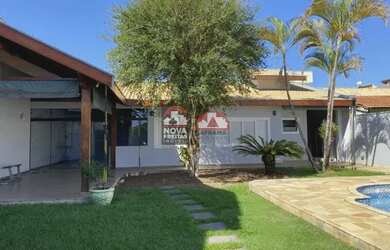 Imagem: A casa possui 2 Dormitórios, 1 Banheiro, 3 Vagas na garagem