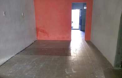 Imagem: A casa possui 3 Dormitórios, 2 Banheiros, 1 Vaga na garagem