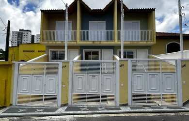 Imagem: A casa possui 3 Dormitórios, 3 Banheiros, 3 Vagas na garagem