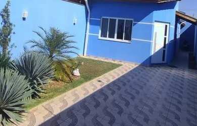 Imagem: A casa possui 1 Dormitório, 1 Banheiro, 2 Vagas na garagem