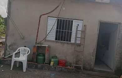 Imagem: A casa possui 2 Dormitórios, 2 Banheiros, 1 Vaga na garagem