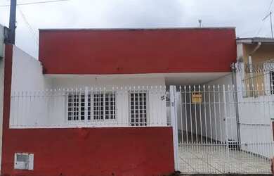 Imagem: A casa possui 2 Dormitórios, 2 Banheiros, 2 Vagas na garagem