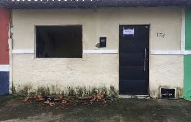 Imagem: A casa possui 3 Dormitórios, 1 Banheiro e está localizado