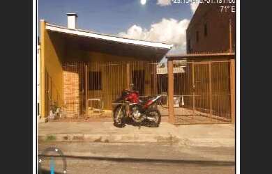 Imagem: A casa possui 3 Dormitórios, 1 Banheiro, 1 Vaga na garagem