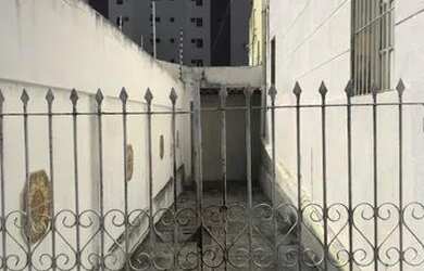 Imagem: A casa possui 2 Dormitórios, 1 Banheiro, 1 Vaga na garagem