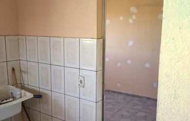 Imagem: A casa possui 1 Dormitório, 1 Banheiro e está localizado