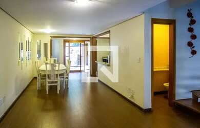 Imagem: A casa em condomínio possui 3 Dormitórios, 3 Banheiros, 2