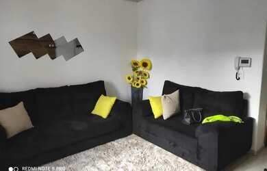 Imagem: A casa possui 3 Dormitórios, 3 Banheiros, 2 Vagas na garagem