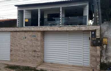 Imagem: A casa possui 3 Dormitórios, 3 Banheiros, 2 Vagas na garagem