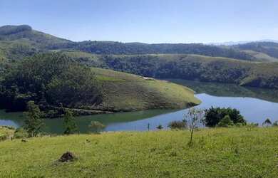 Imagem: O terreno possui 600m² de Área e está localizado em Centro