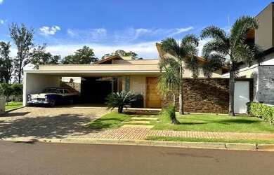 Imagem: A casa em condomínio possui 3 Dormitórios, 3 Banheiros, 5