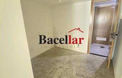 Imagem: O depósito possui 1 Vaga na garagem, 40m² de Área e está