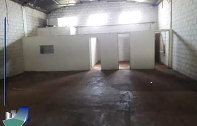 Imagem: O depósito possui 2 Vagas na garagem e 257m² de Área e está