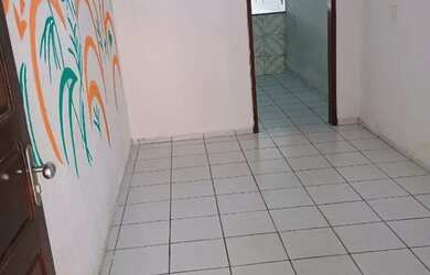 Imagem: A casa possui 2 Dormitórios, 2 Banheiros, 1 Vaga na garagem