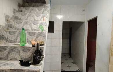 Imagem: A casa possui 2 Dormitórios, 1 Banheiro e está localizado