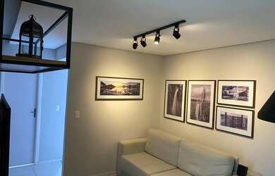 Imagem: O apartamento possui 2 Dormitórios, 1 Banheiro, 1 Vaga na garagem