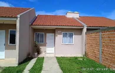 Imagem: A casa possui 2 Dormitórios, 1 Banheiro, 1 Vaga na garagem