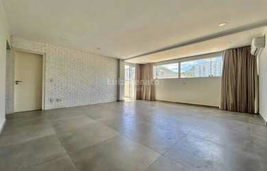 Imagem: O apartamento possui 3 Dormitórios, 3 Banheiros, 2 Vagas na