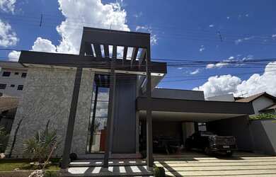 Imagem: A casa em condomínio possui 4 Dormitórios, 5 Banheiros, 400m²