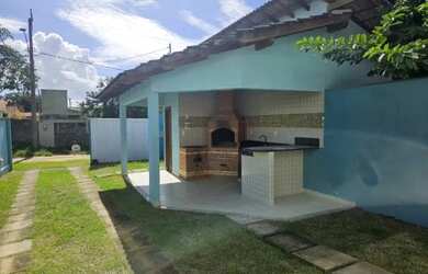 Imagem: A casa possui 3 Dormitórios, Acomodam 6 pessoas, 2 Vagas na