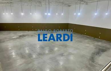 Imagem: O depósito possui 5 Vagas na garagem, 460m² de Área e está