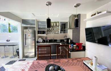 Imagem: A casa em condomínio possui 4 Dormitórios, 4 Banheiros, 2