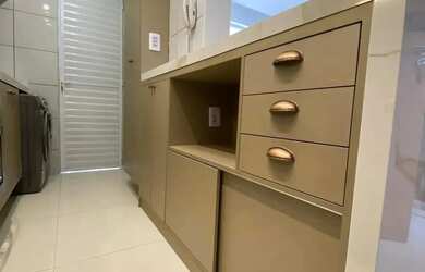 Imagem: O apartamento possui 1 Dormitório, 1 Banheiro, 1 Vaga na garagem