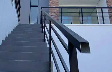 Imagem: A casa possui 3 Dormitórios, 3 Banheiros, 3 Vagas na garagem